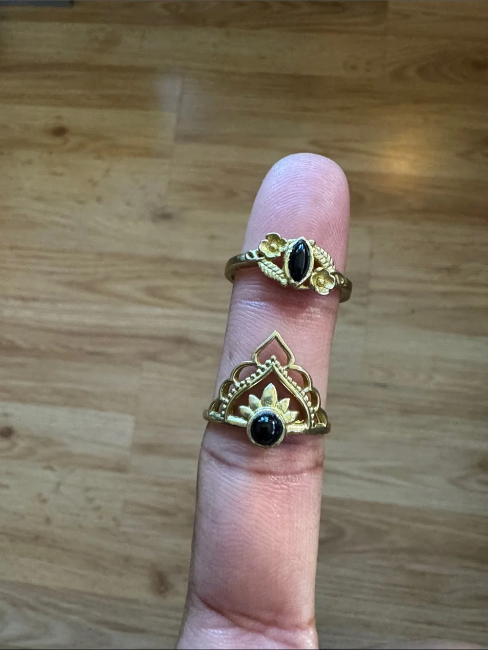 Brass & Onyx Stone Floral Ring Set ✨ never used